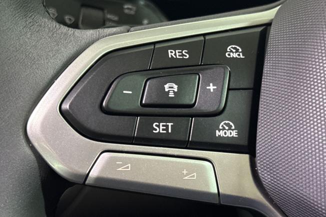 VOLKSWAGEN T-Roc Photo 16