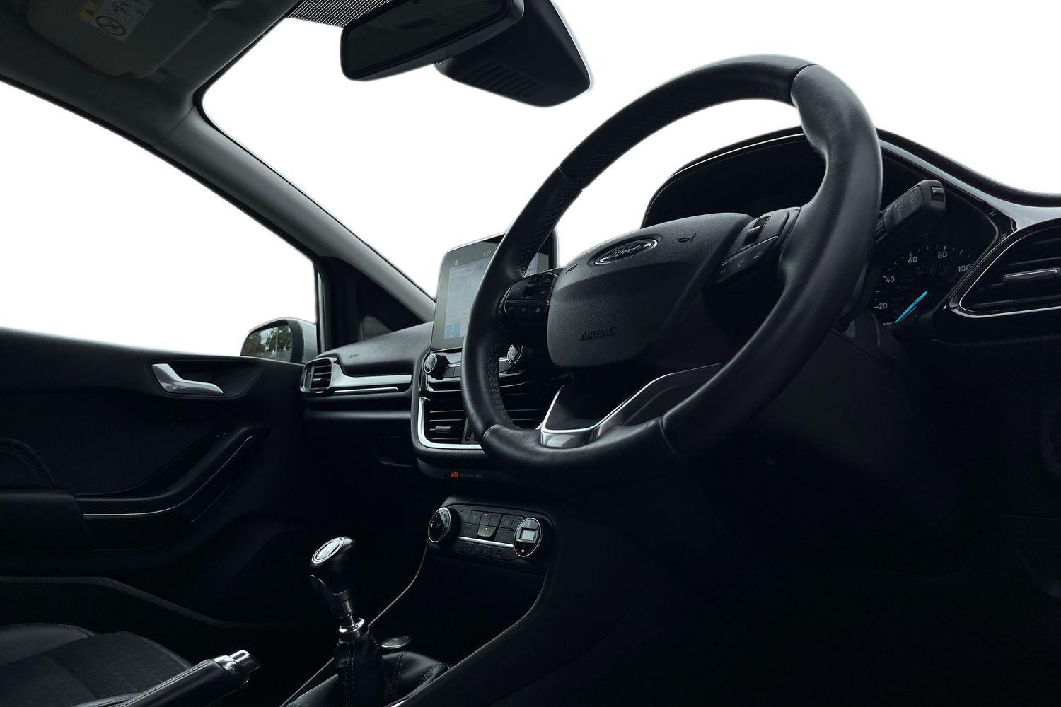 Ford Fiesta Photo 8