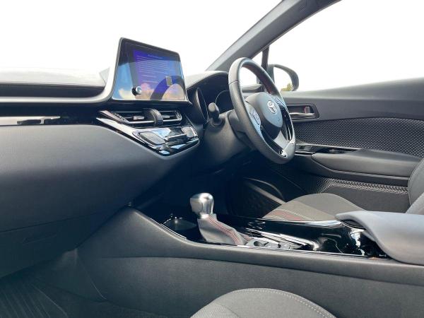 Toyota C-HR Photo autoimg-7bbf7dc061f93c3fb37355de2df9edc369f7de13.jpg