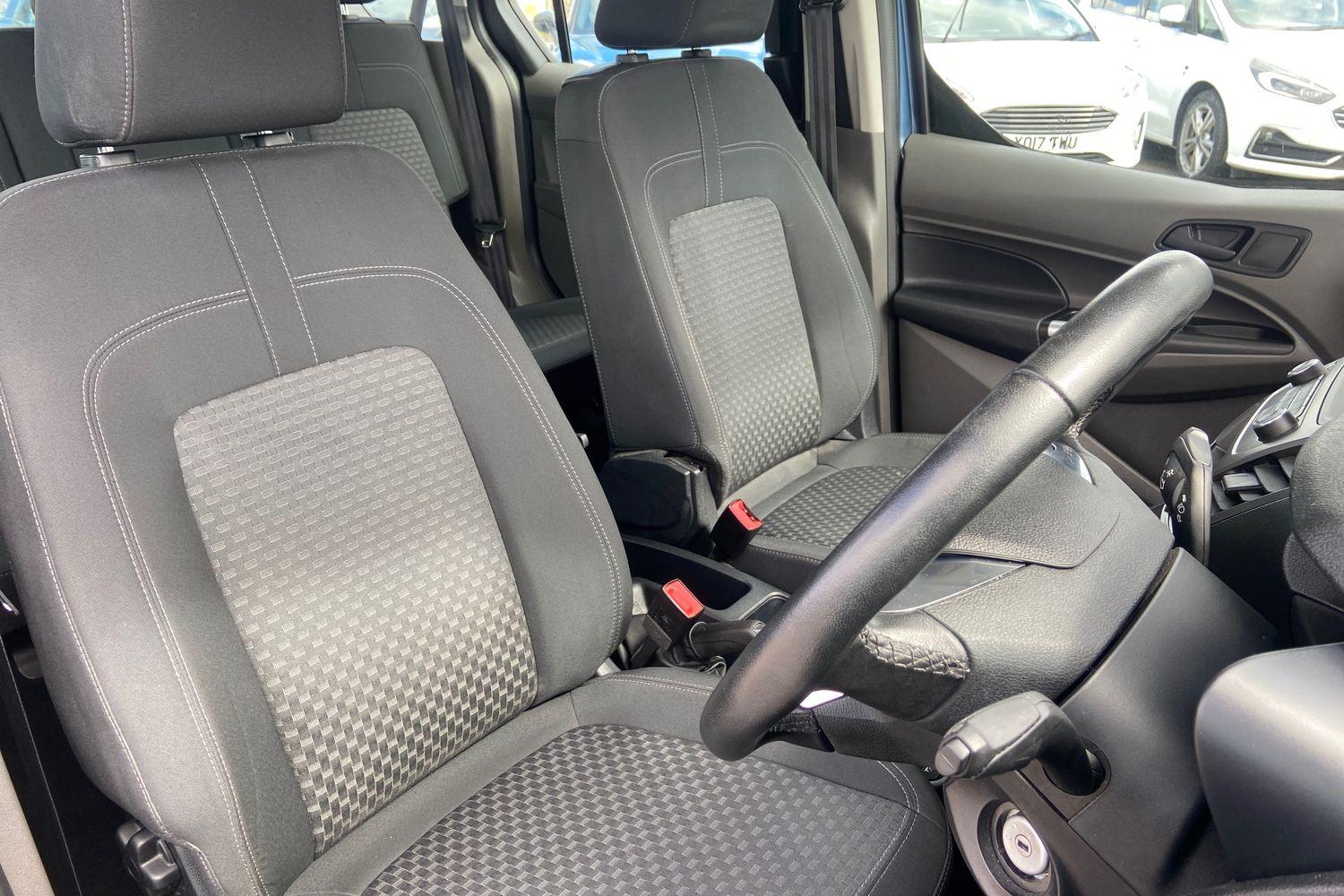 Ford TOURNEO CONNECT Photo 16