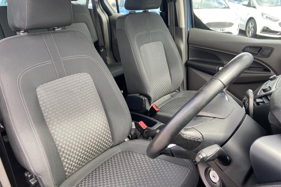 Ford TOURNEO CONNECT Photo autoimg-7bc28dc089575d1be88d468bb36628643337ad49.jpg