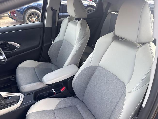TOYOTA Yaris Photo 40