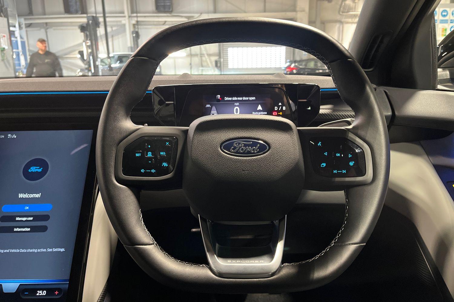 Ford Explorer Photo 11