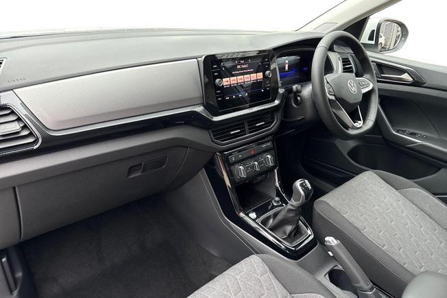 VOLKSWAGEN T-Cross Photo 2
