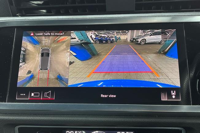 AUDI Q3 Photo 21