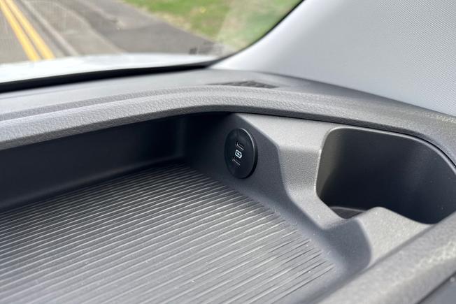 VOLKSWAGEN Transporter Photo 42