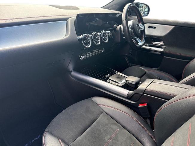 MERCEDES-BENZ Eqa Photo 2