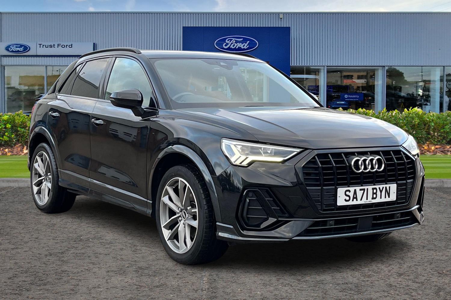 Audi Q3 Photo 0