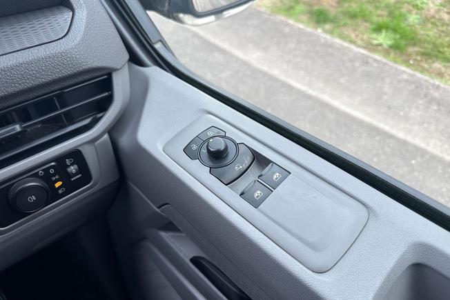VOLKSWAGEN Transporter Photo 39
