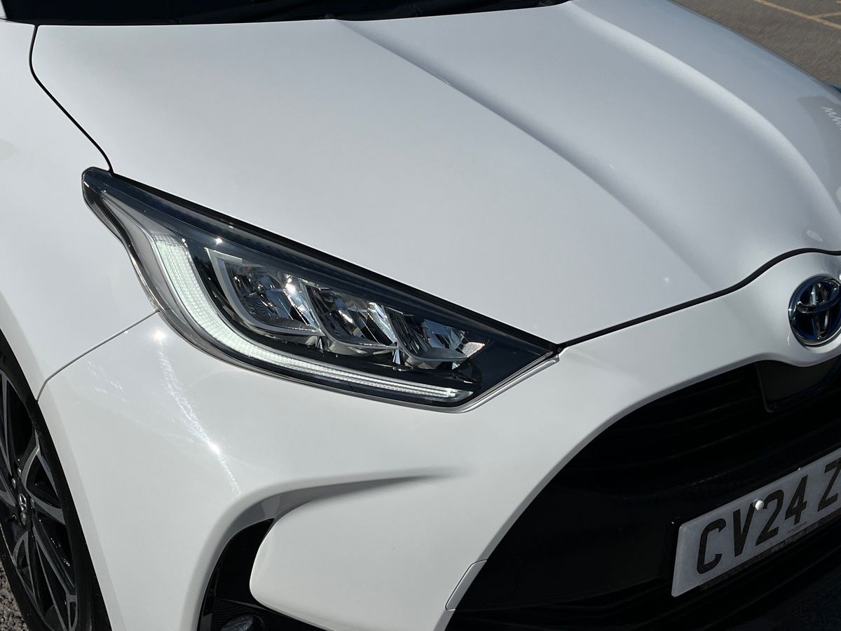 Toyota Yaris Photo 16