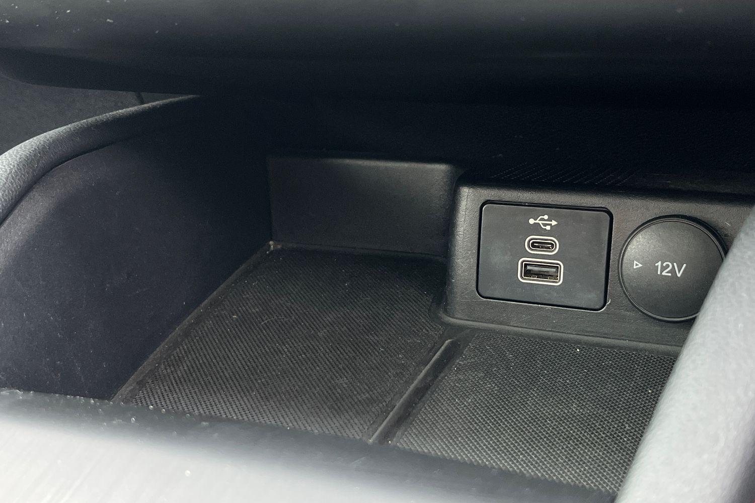 Ford KUGA Photo 34