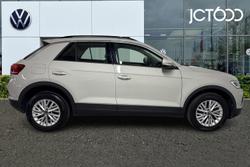 VOLKSWAGEN T-Roc Photo 4