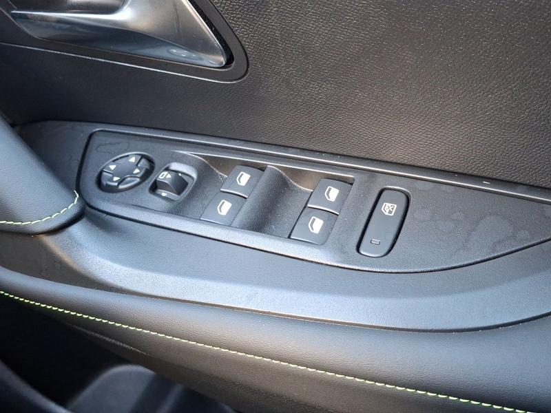 Used Peugeot 2008 KM25UAU 26