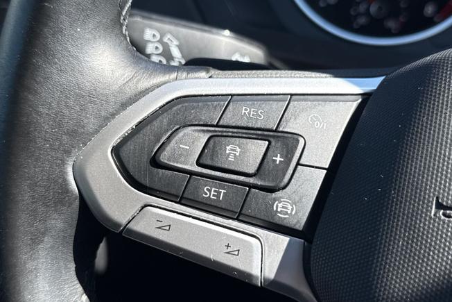 VOLKSWAGEN Tiguan Photo 16
