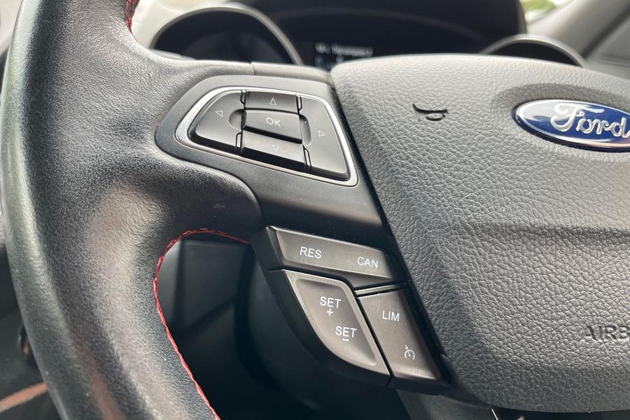 Ford KUGA Photo autoimg-7bfdc0086cedc738c4443d016183c6afcd436f39.jpg