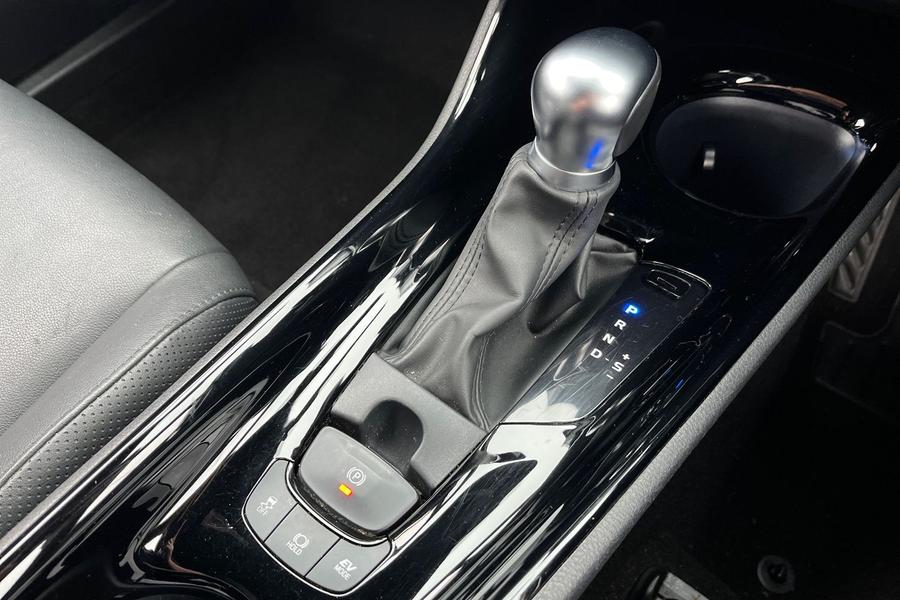 Toyota C-HR Photo autoimg-7bfe1250a872d219041371f6992b02089a77389f.jpg