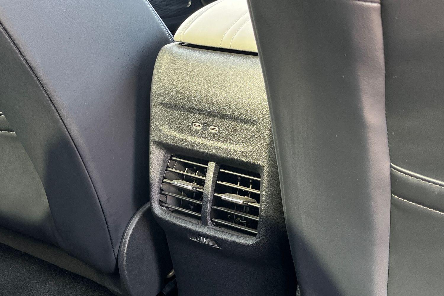 Ford EXPLORER Photo 36