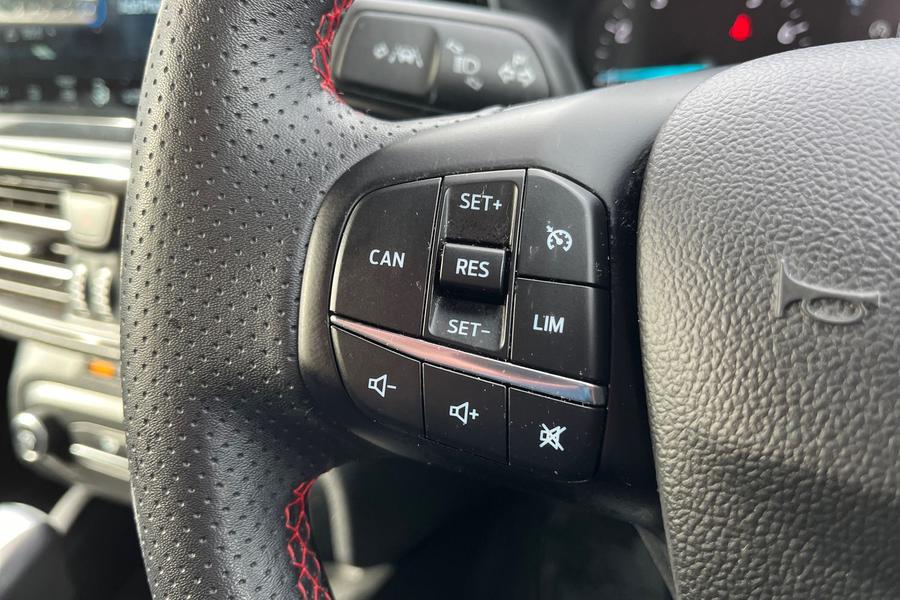 Ford FOCUS Photo autoimg-7c0f8d6d2c105c95ff5aa3db9b695e0d8c22e025.jpg