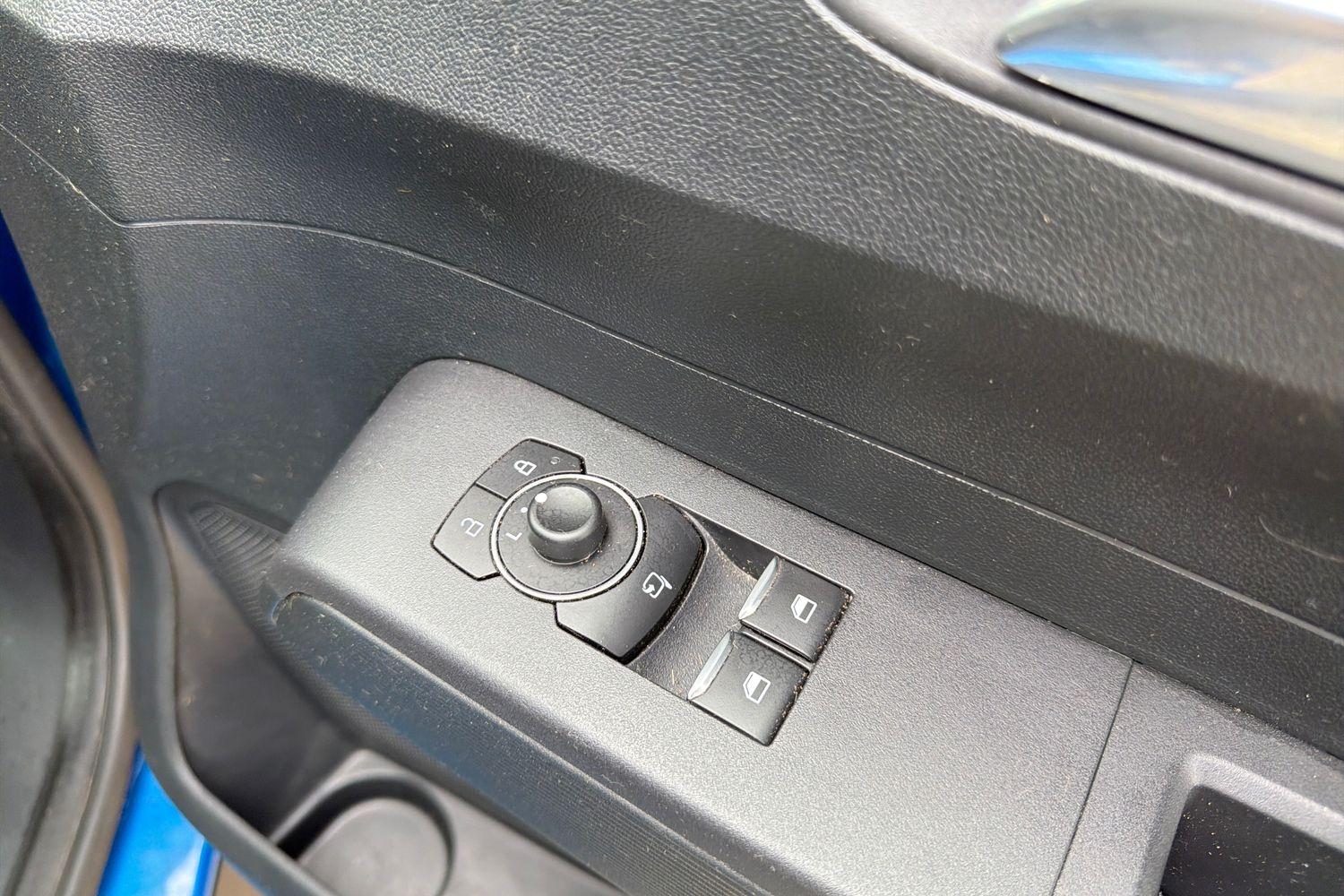 Ford TRANSIT COURIER Photo 20