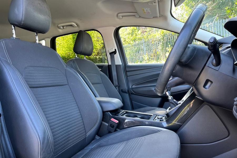 Ford Kuga Photo autoimg-7c1d50d997883dbee0ada141415fb0f2f0395587.jpg