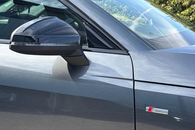 Audi A4 Avant Photo 20