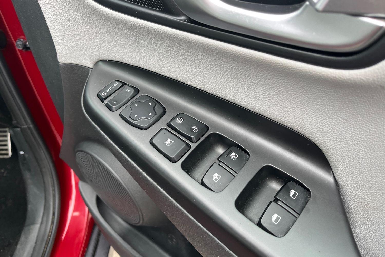 Hyundai KONA Photo 15