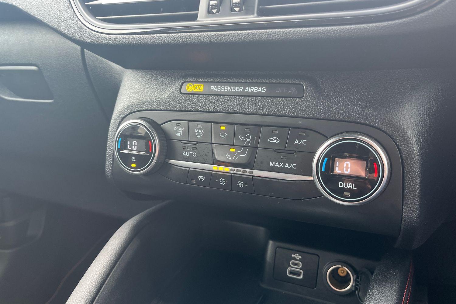 Ford KUGA Photo 32