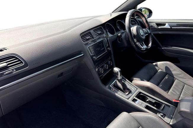 VOLKSWAGEN Golf Photo 2