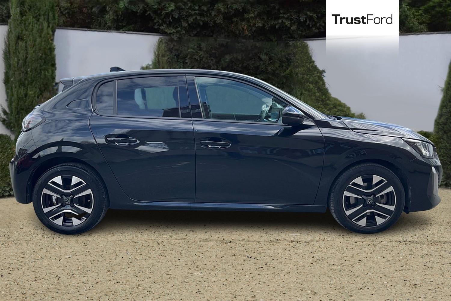 Peugeot 208 Photo 2