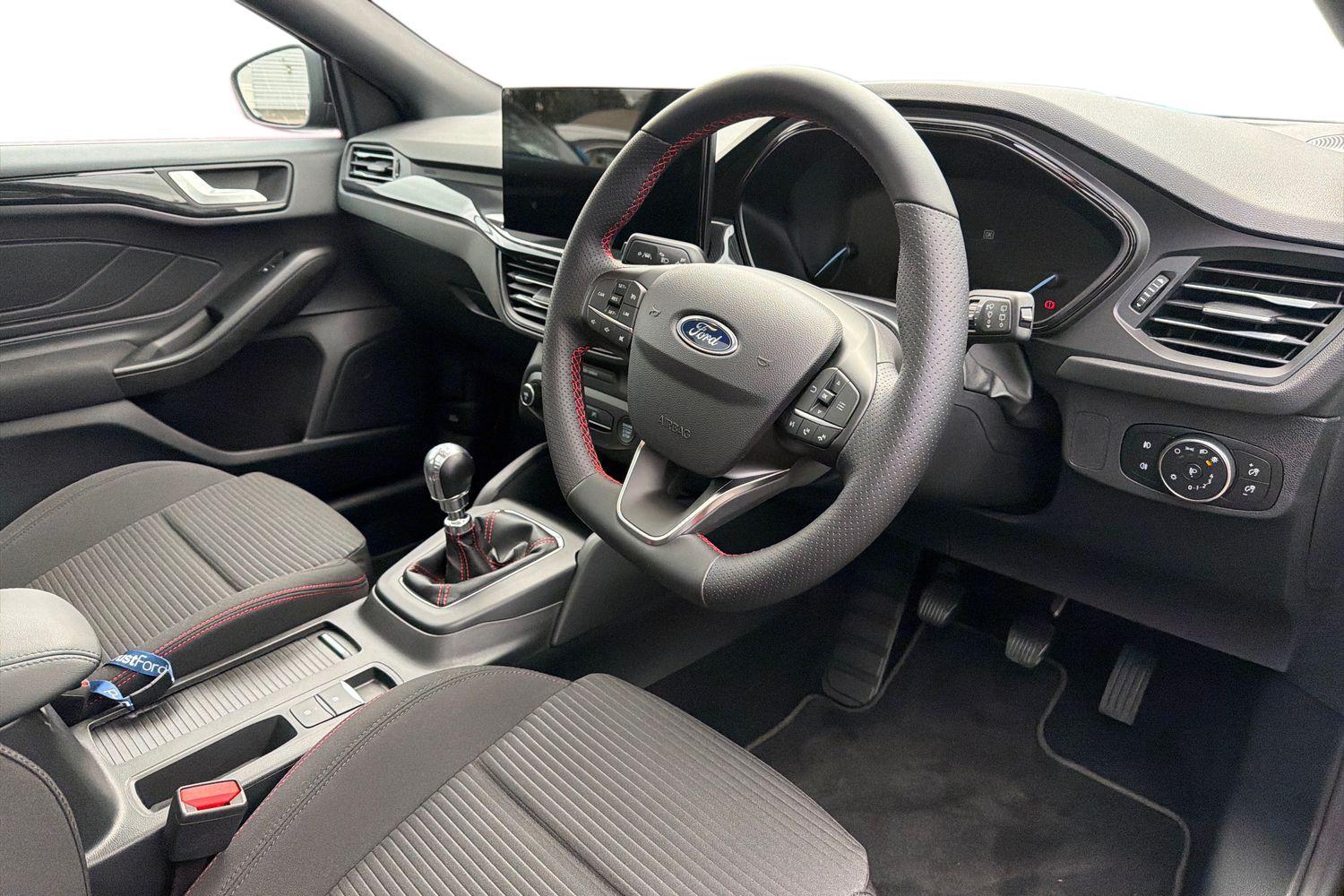 Ford FOCUS Photo 8