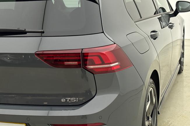 VOLKSWAGEN Golf Photo 18