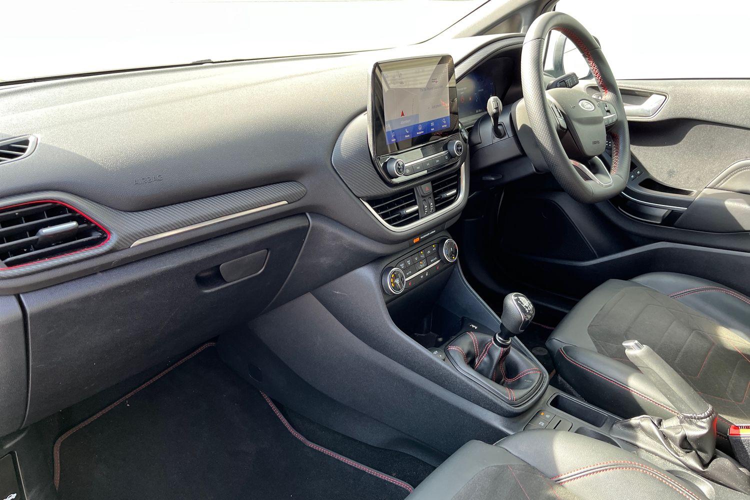 Ford FIESTA Photo 17