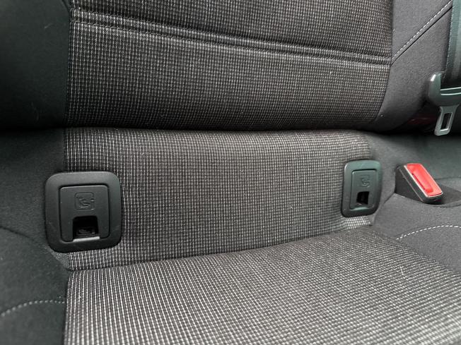 VOLKSWAGEN Passat Photo 23