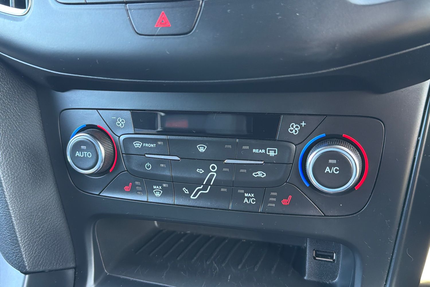 Ford FOCUS Photo 38