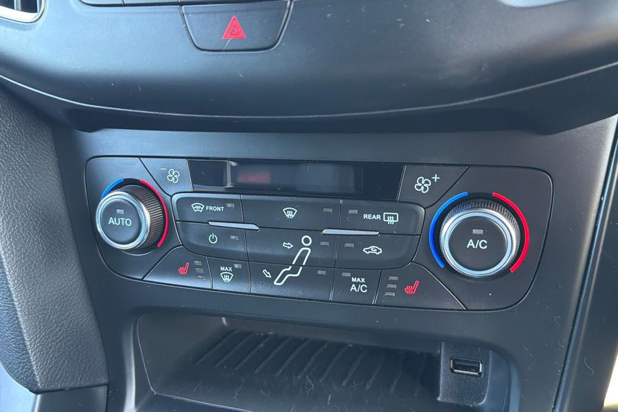 Ford FOCUS Photo autoimg-7c4ee495fd8edb6457ac049f87602762fa0afcac.jpg