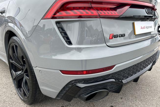 AUDI Rsq8 Photo 31