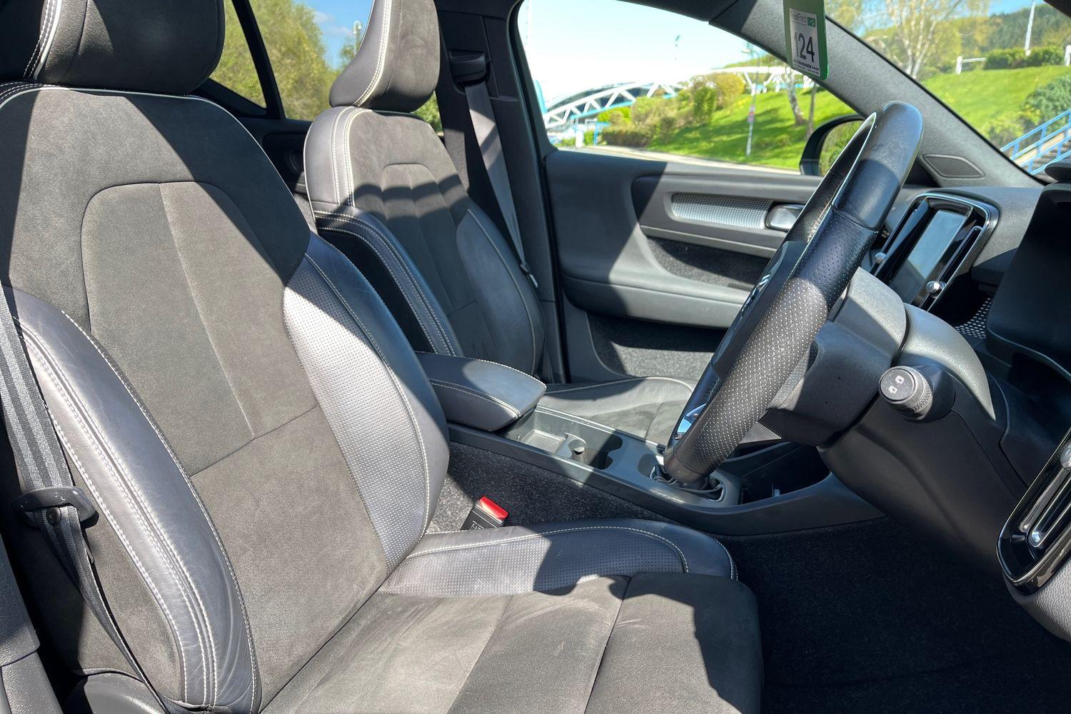 Volvo XC40 Photo 16