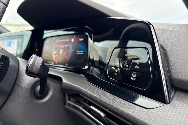 VOLKSWAGEN Golf Photo 27