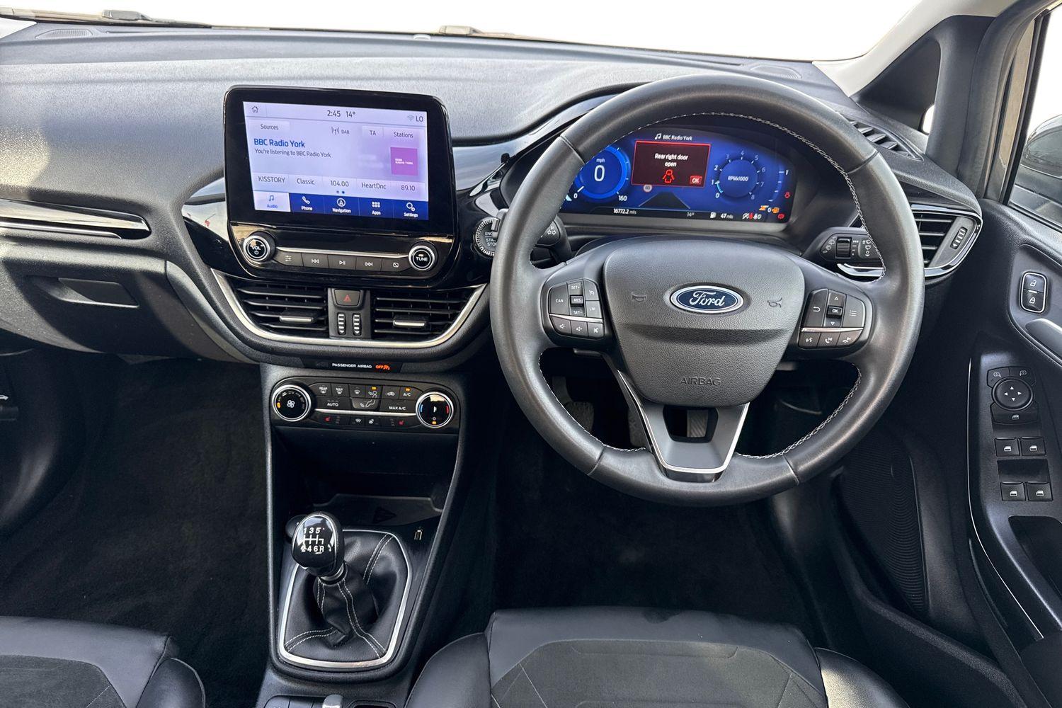 Ford FIESTA Photo 10