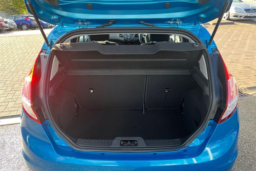 Ford FIESTA Photo autoimg-7c5b6af1e16a9b2e79d251b656b8d48334cac489.jpg
