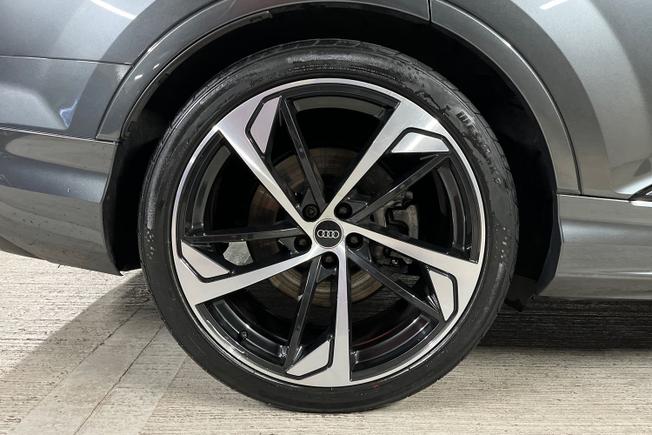 AUDI Q7 Photo 5