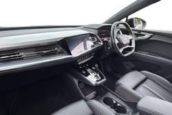 Audi Q4 e-tron Photo 2