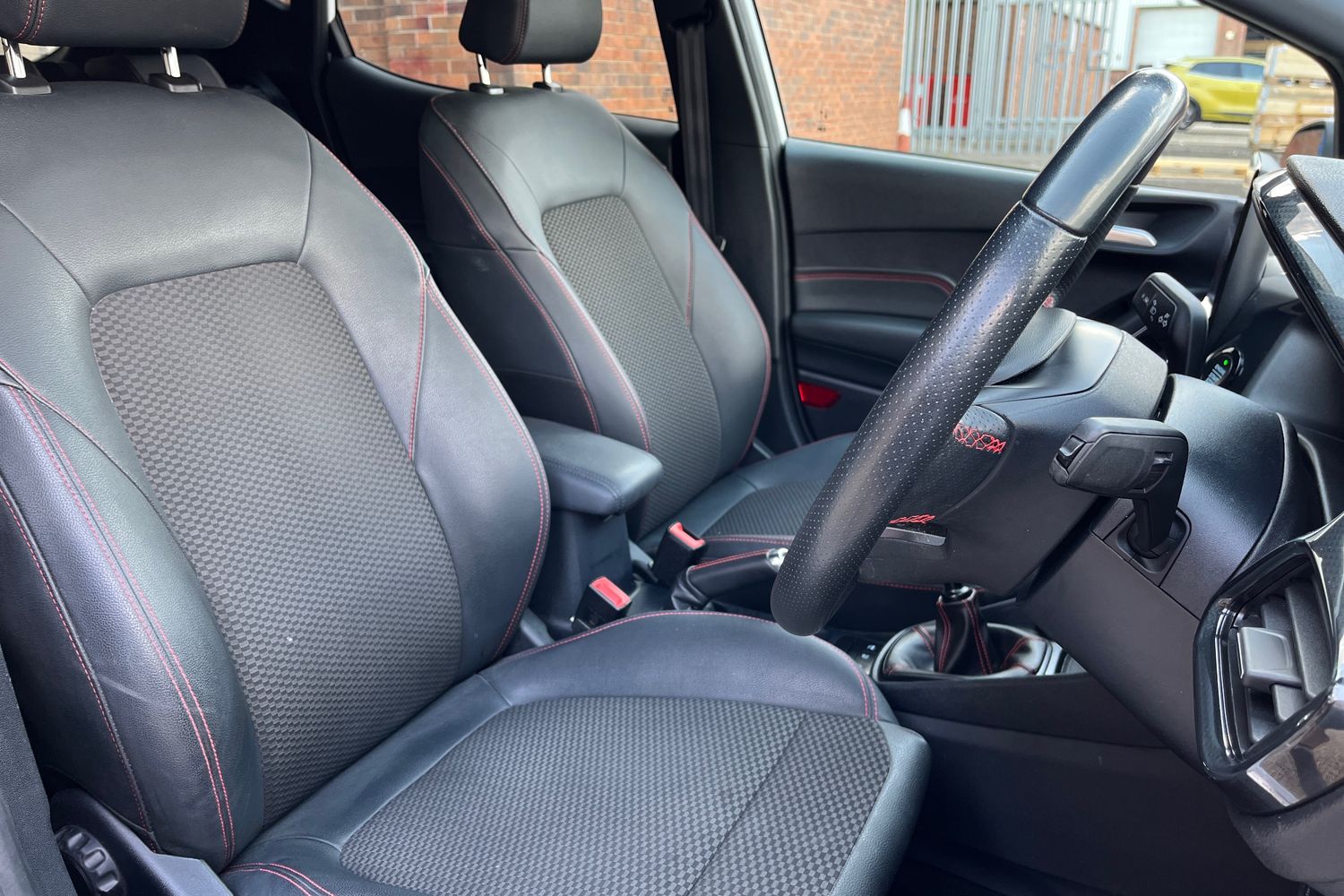 Ford Fiesta Photo 16