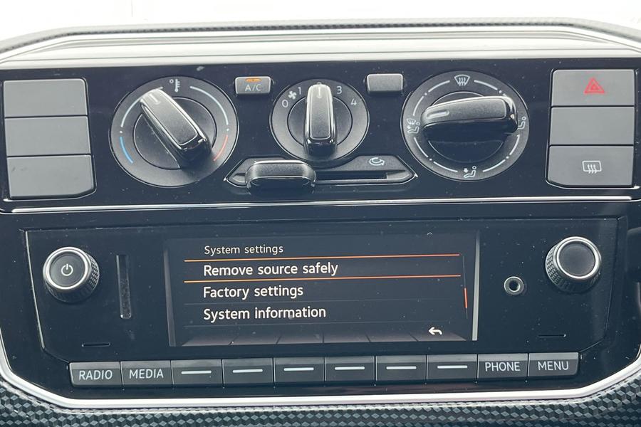 Volkswagen UP Photo autoimg-7c6fafa98f6e4b71abd324d8a4d067630ef85221.jpg