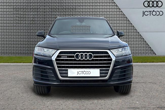AUDI Q7 Photo 8