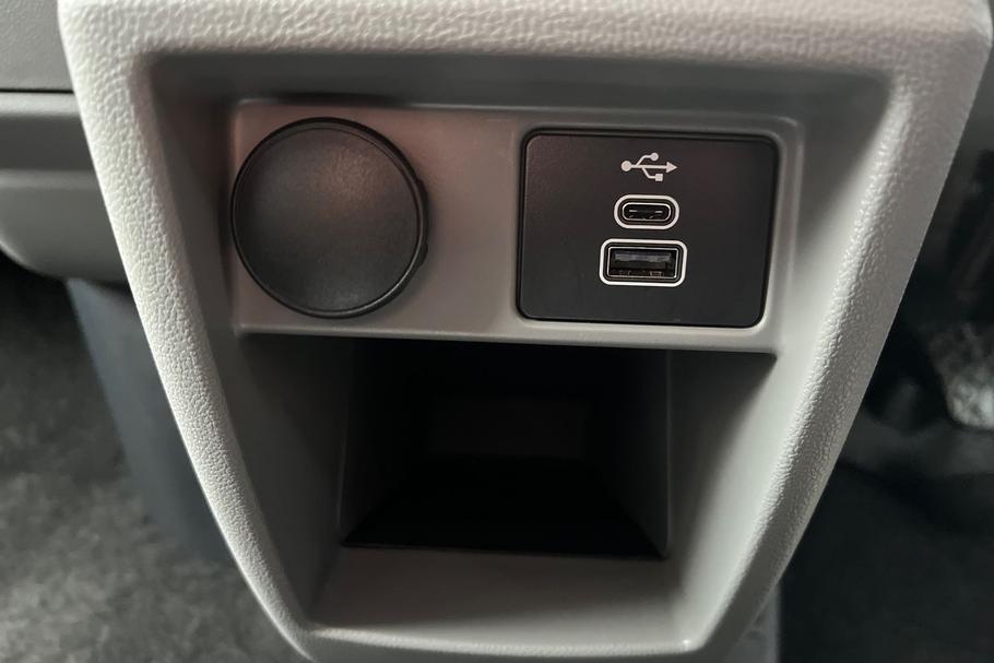 Used Ford TOURNEO CUSTOM LS75WCP 29