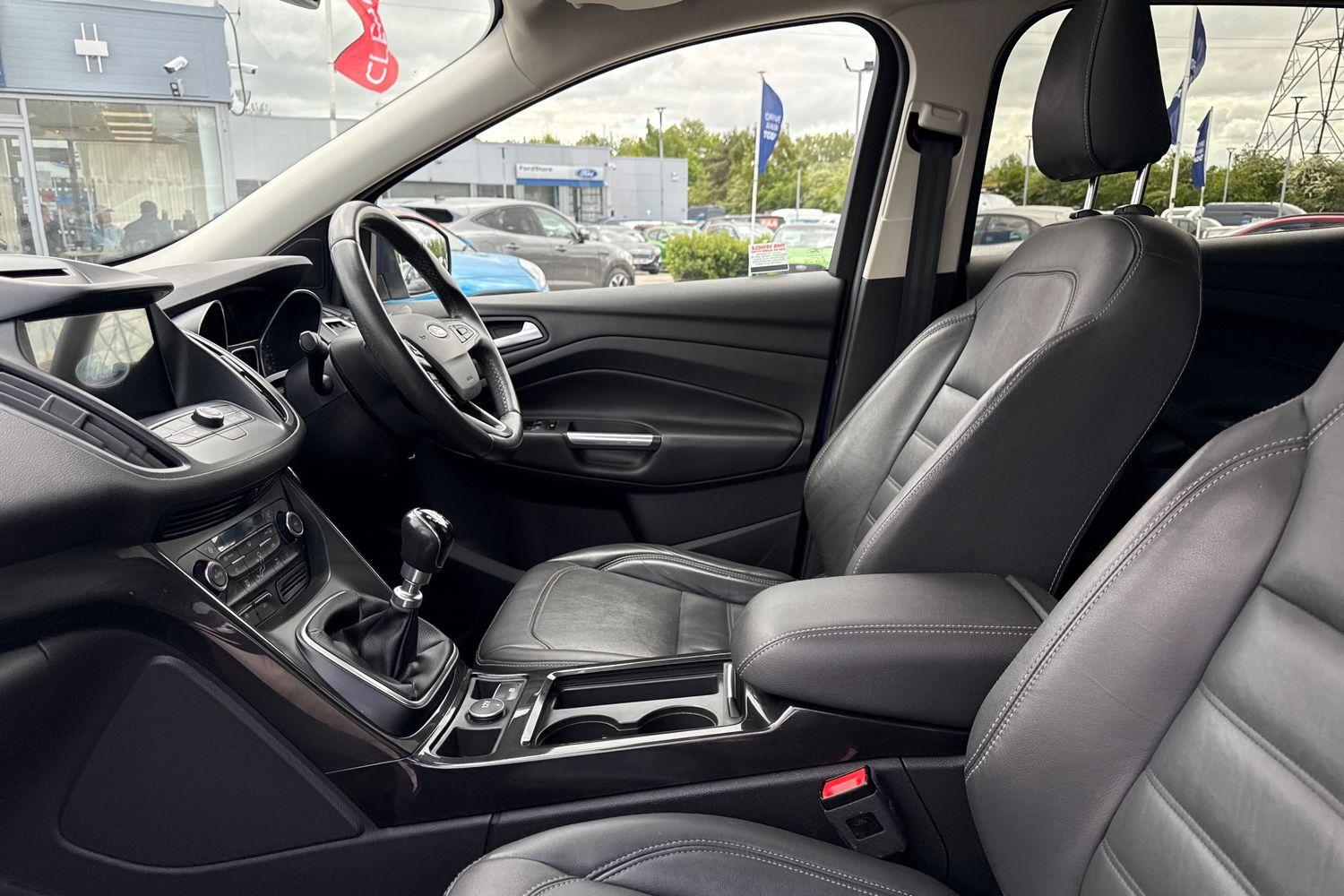 Ford KUGA Photo 18