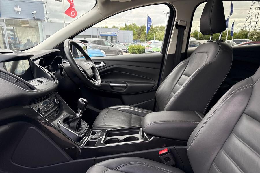 Ford KUGA Photo autoimg-7c8d8d25cf34f4bed74aa6cff5307a41cfa2321e.jpg