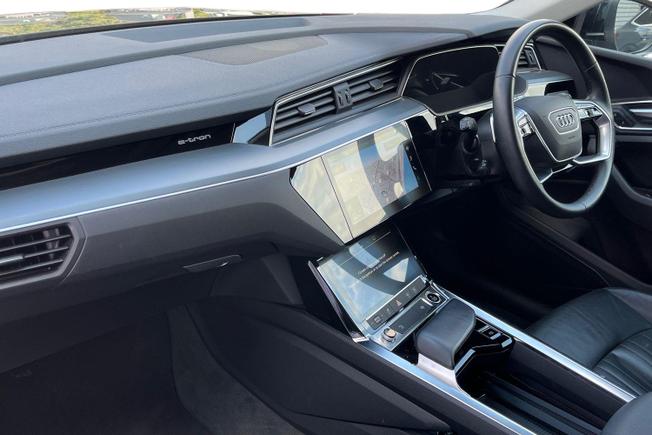 Audi E-TRON Photo 2