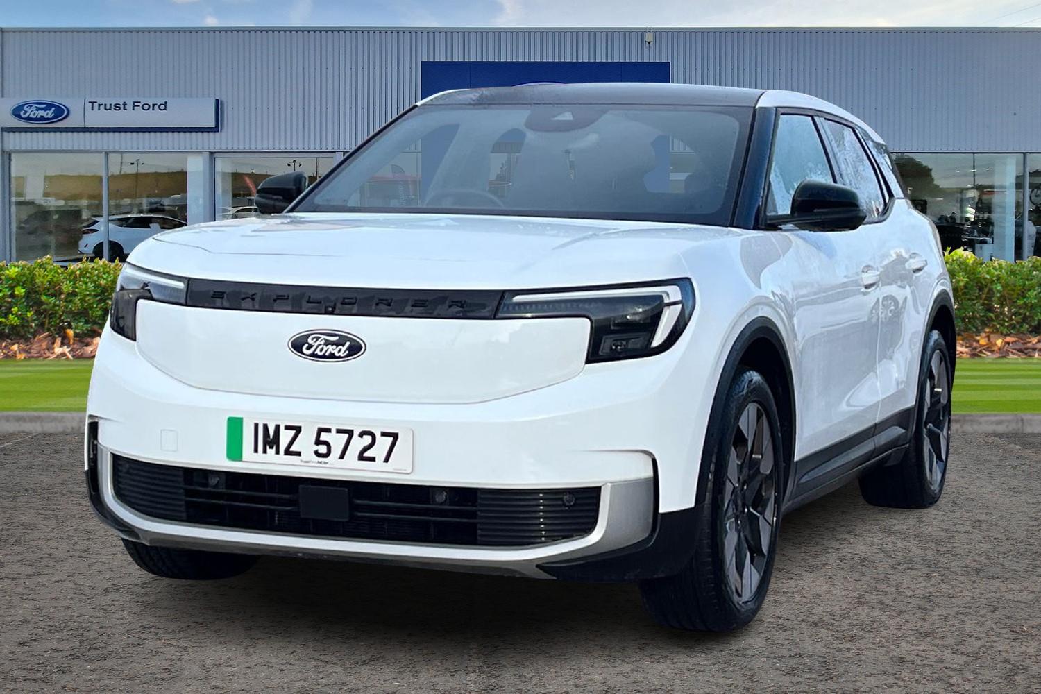 Ford Explorer Photo 4